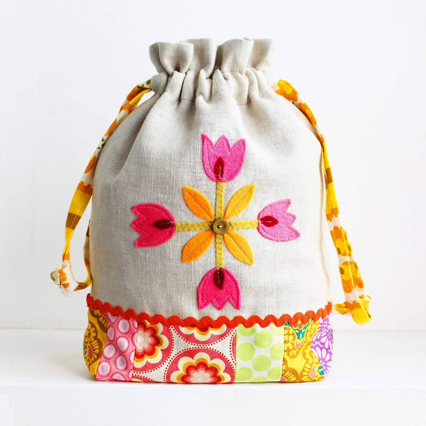DRAWSTRING APPLIQUE BAG sewing pattern